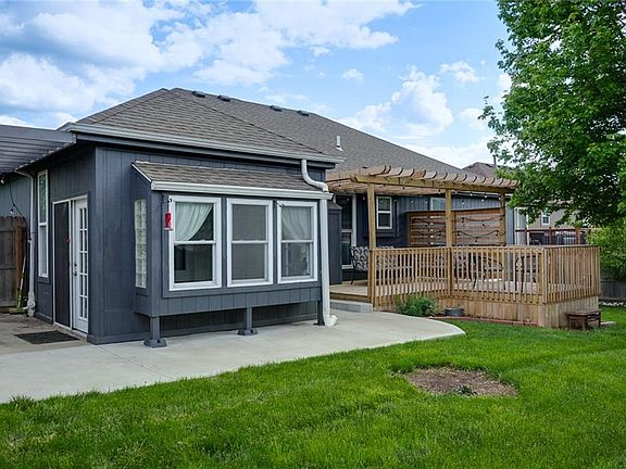 4th image of 1200 NW Boxelder Ct