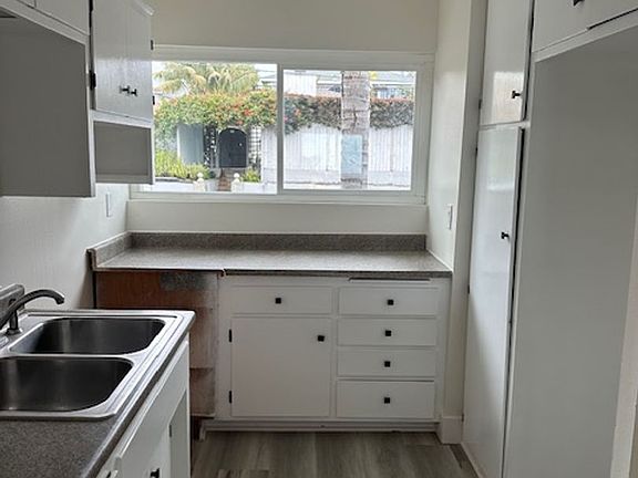2nd image of 671 Glenneyre St #6