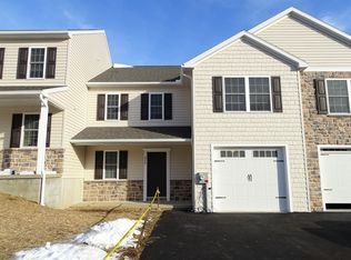 226 Red Fern Dr, East Earl, PA 17519