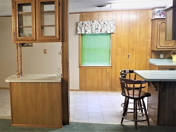 5th image of 610 White St