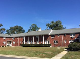 20 Academy St APT 114, Farmingdale, NJ 07727
