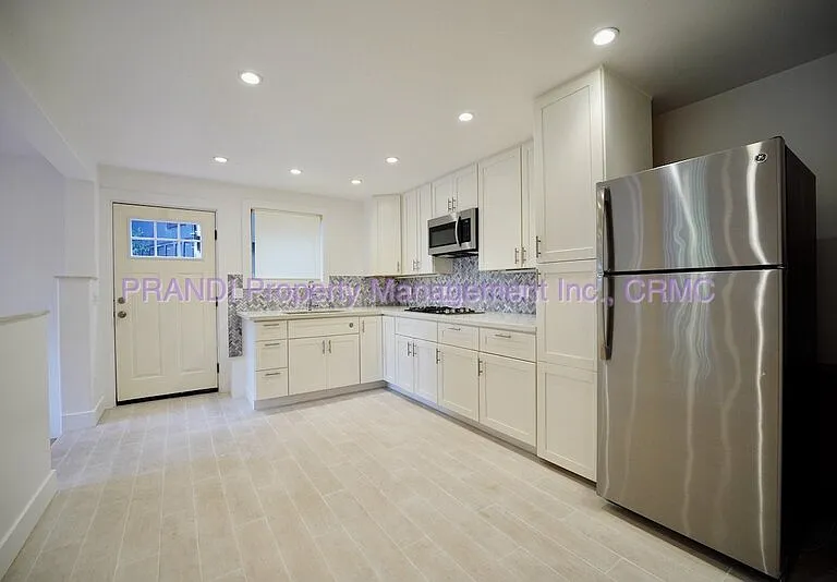 225 California Ave — Photo 22