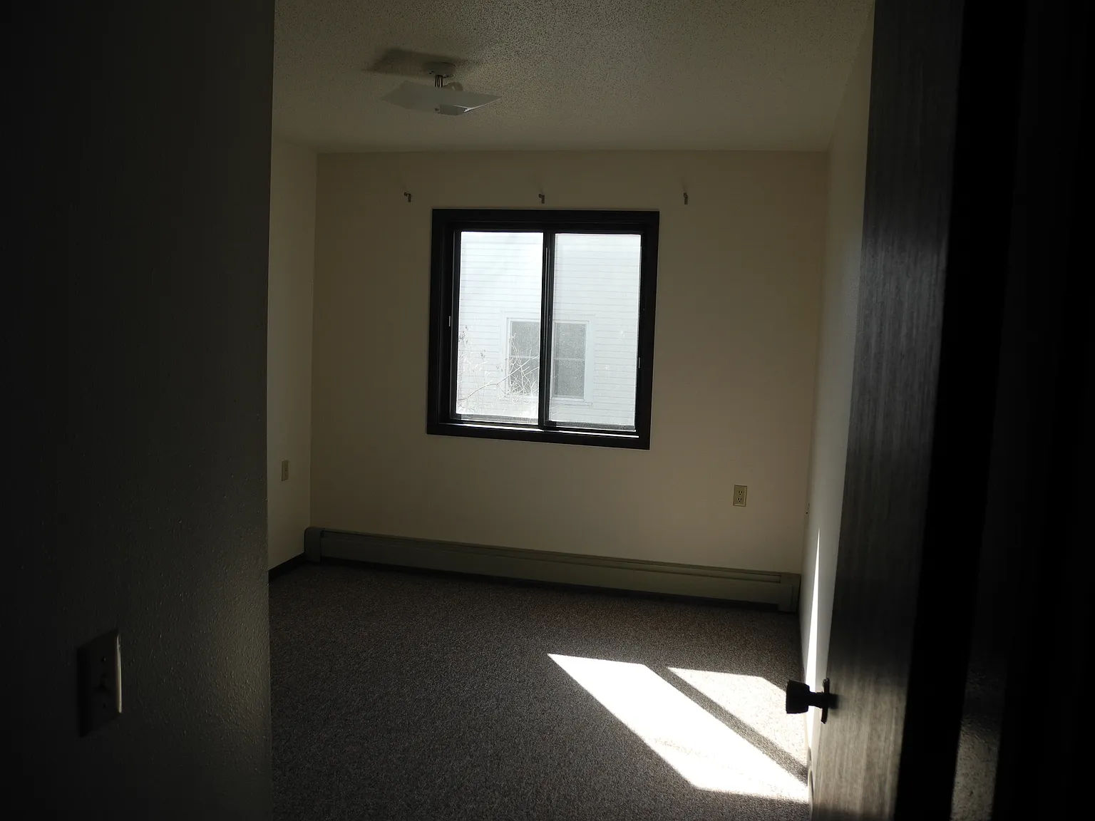 2 bed, 750 sqft, $555 — Photo 4