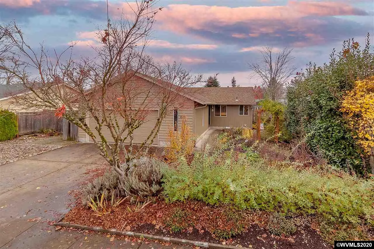 1016 Summer Breeze Dr N photo 1