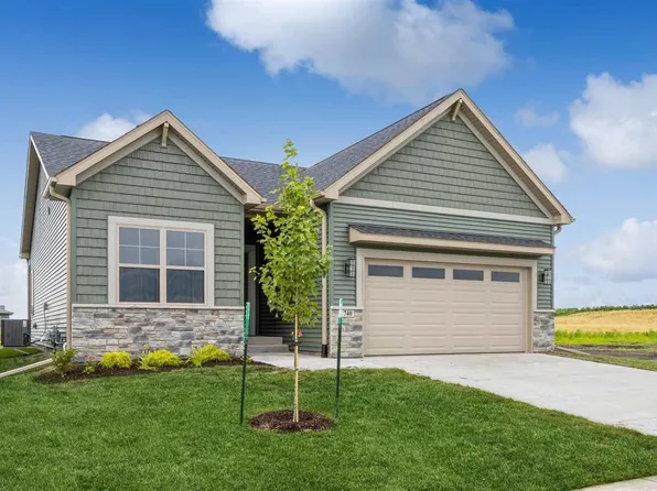 745 Chamberlin Ln, North Liberty, IA 52317