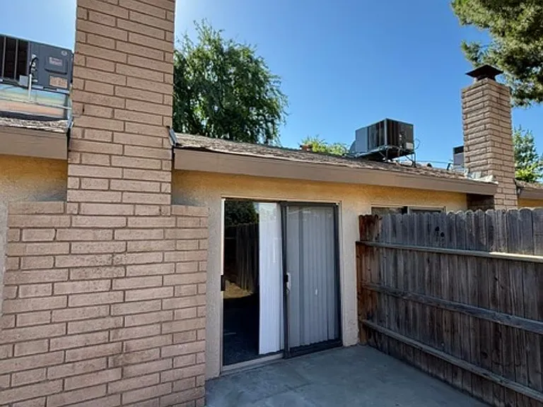 8012 N Laurelglen Blvd #C — Photo 17