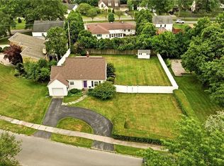 124 Ambleside Dr, Lockport, NY 14094