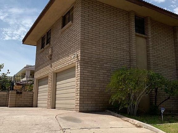3rd image of 2840 Augusta Dr