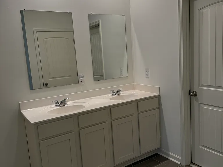 913 Saffron Dr — Photo 7