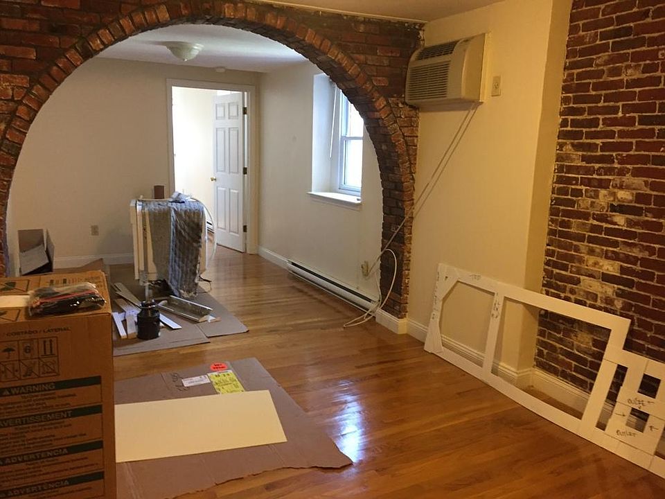 2nd image of 87 Hudson St #8