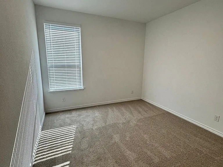 504 Saddle Ln — Photo 18