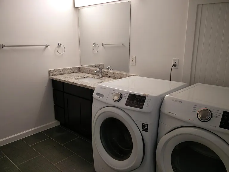 634 W Nickerson St #A — Photo 3