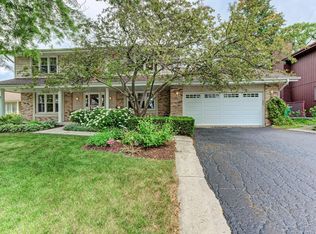5743 Deer Creek Ln, Westmont, IL
