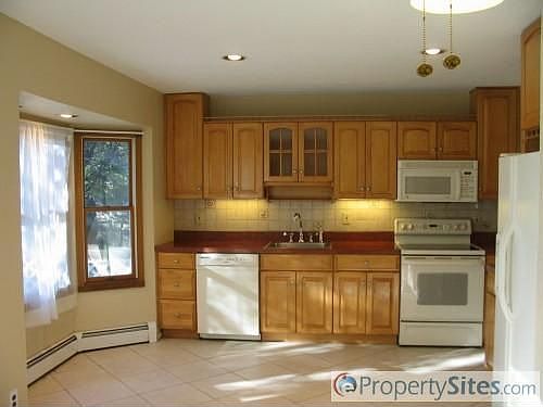 4th image of 22 Felway Dr