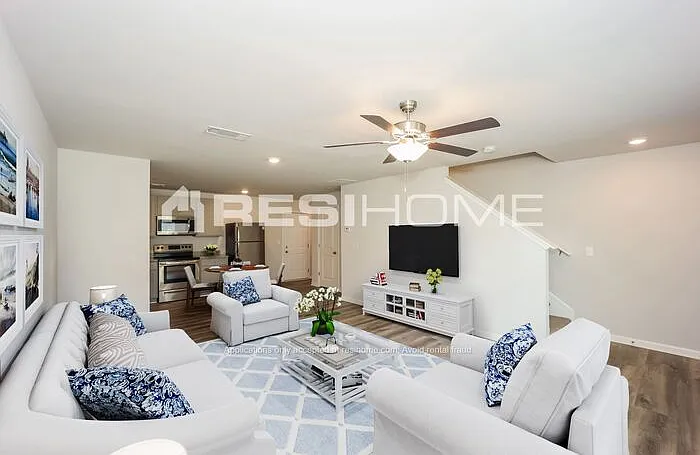 4 bed, 2.5 bath, 1873 sqft, $1,945 — Photo 4