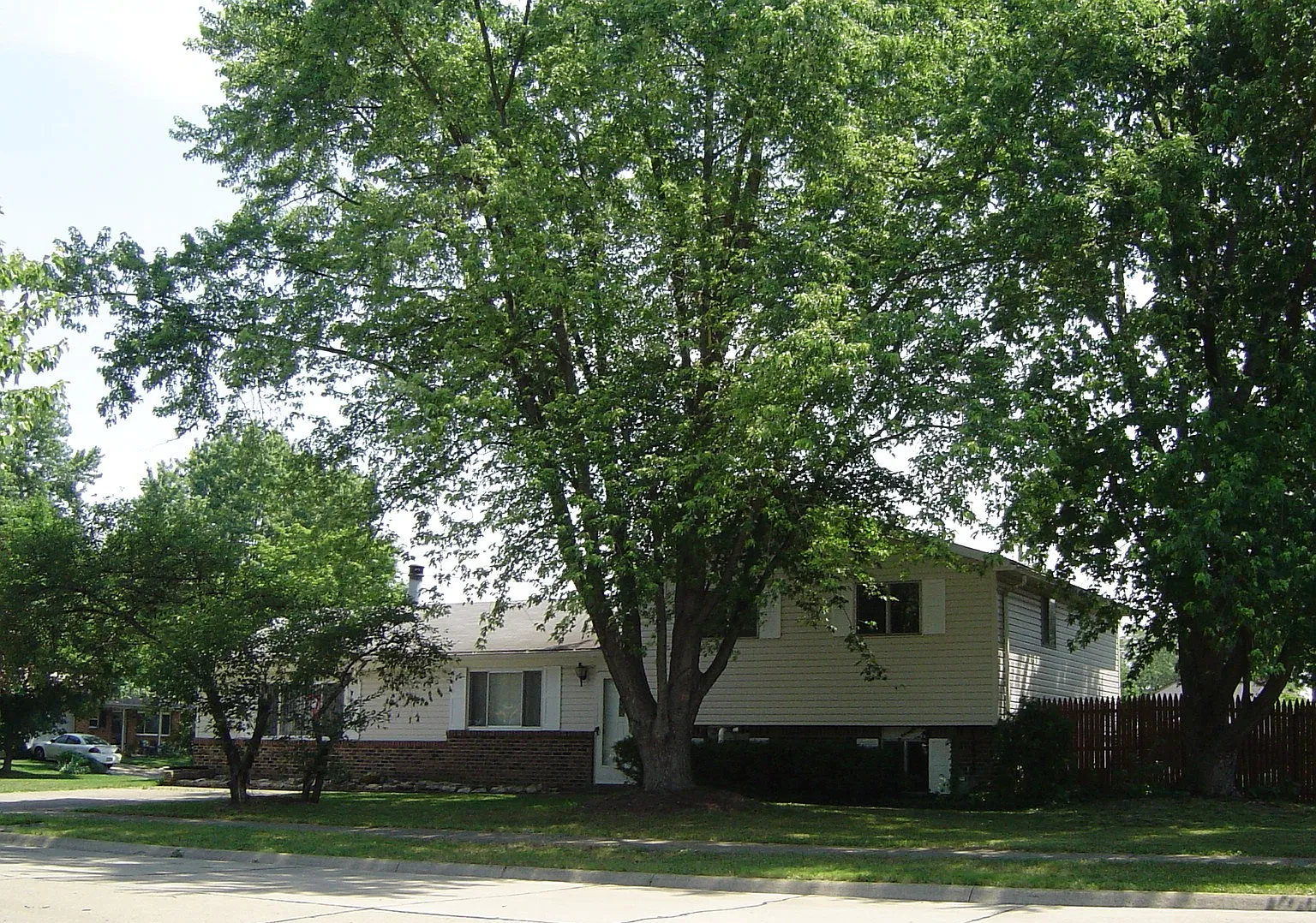 4 bed, 2000 sqft, $2,695 — Photo 1
