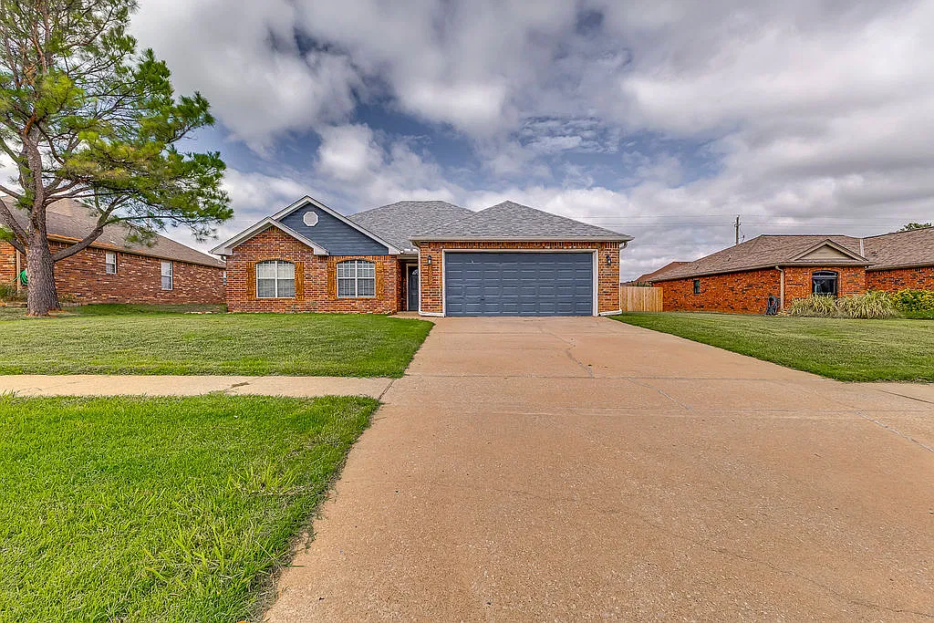 3 bed, $1,995 — Photo 2