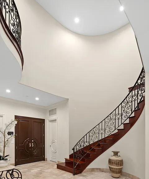 314 N Palm Dr — Photo 4
