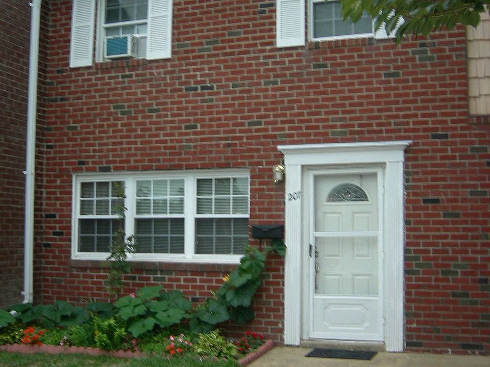 Welcome to 207 Briar Mills Dr. your new home