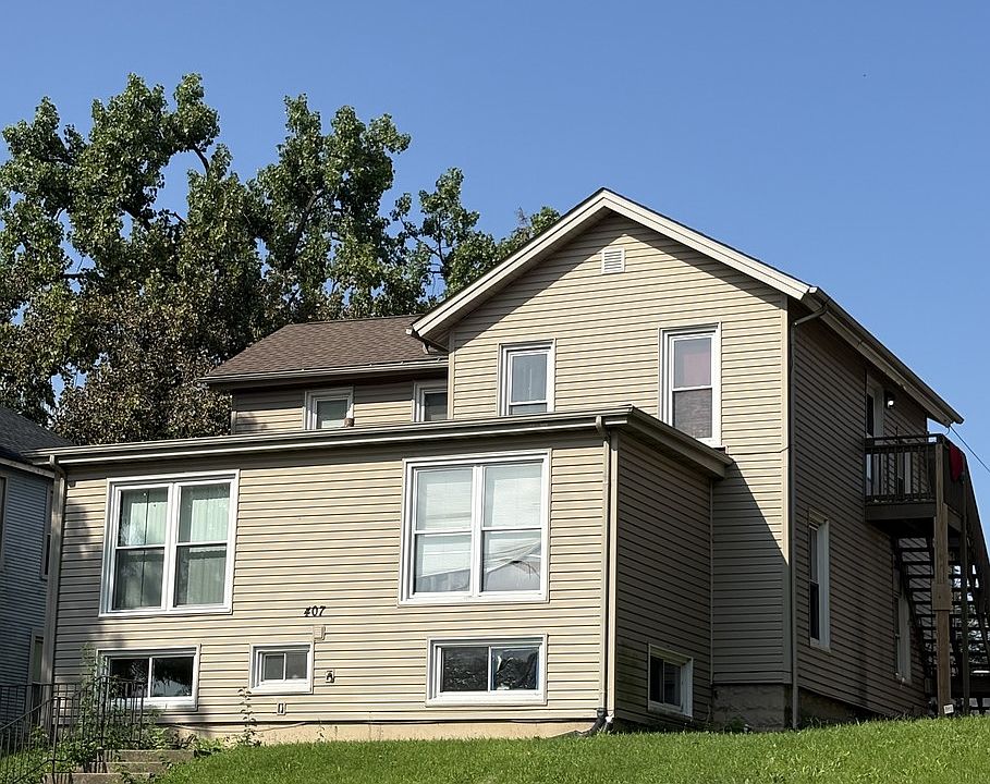 1st image of 407 N Center St