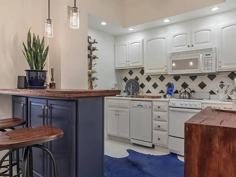 21 Beacon St #7G — Photo 4