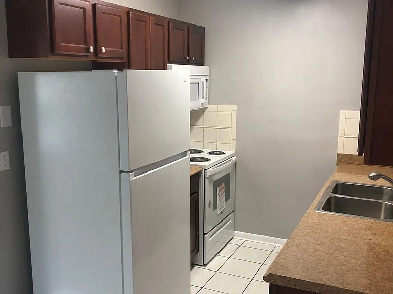 7047 Merrick Ln — Photo 11