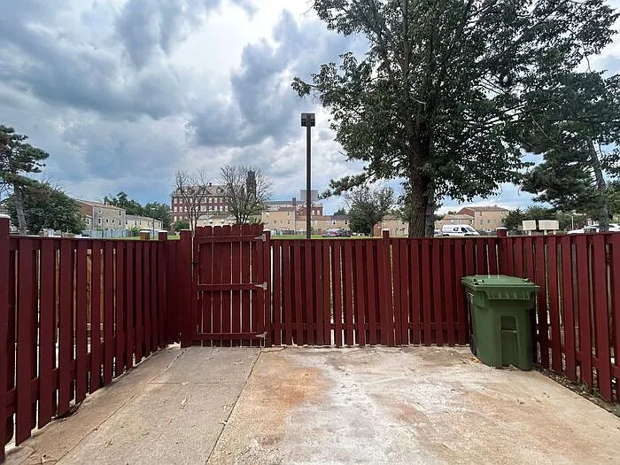 1200 E Madison St — Photo 12