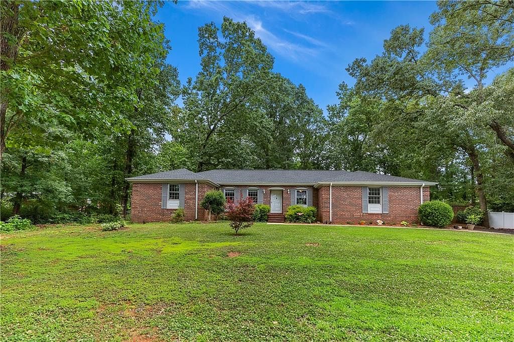204 Sourwood Dr, Seneca, SC 29678 Zillow