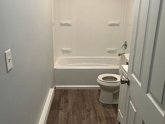 4th image of 17568-70 Lakeshore Blvd #1