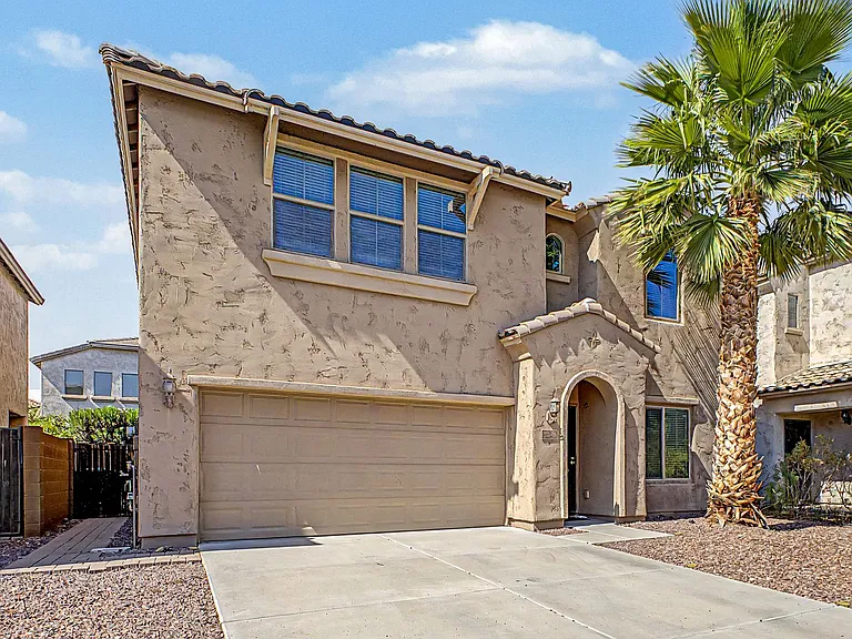 2048 W Monte Cristo Ave — Photo 4