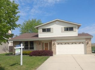 1650 W Goldengate Dr, Addison, IL 60101