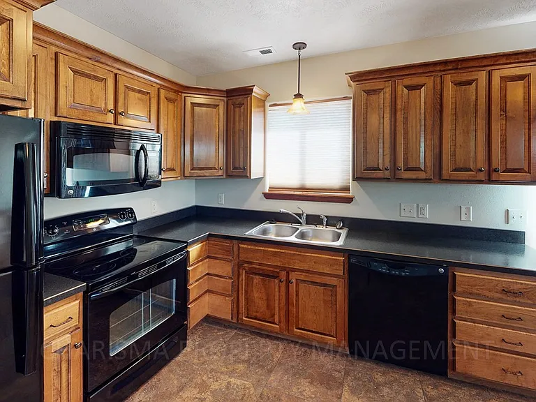 Fieldstone Townhomes — Photo 33