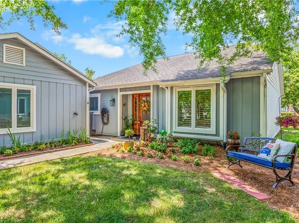 204 Hamilton Ct, Advance, NC 27006