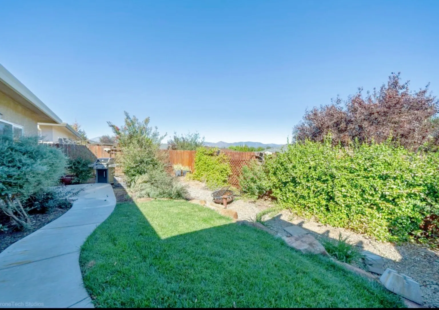 4 bed, 1981 sqft, $3,750 — Photo 1