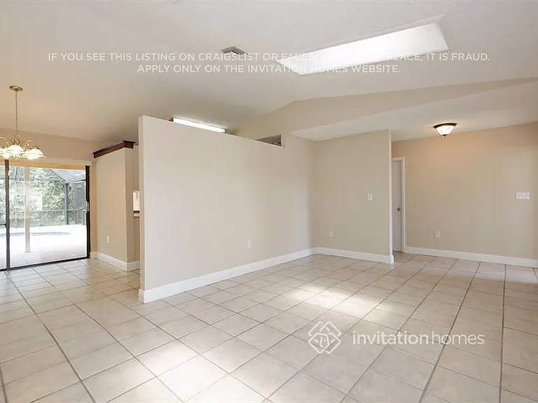 10821 NW 33rd St — Photo 4