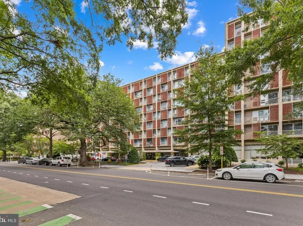 800 4th St SW APT N305, Washington, DC 20024