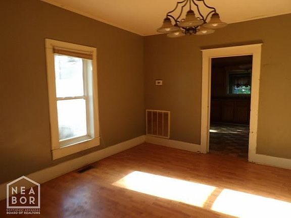 3rd image of 303 Schoonover St