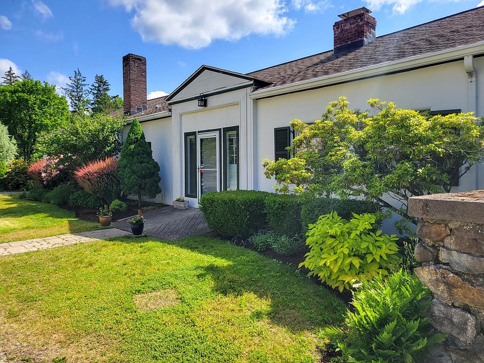 1st image of 23 Fox Hollow Ln