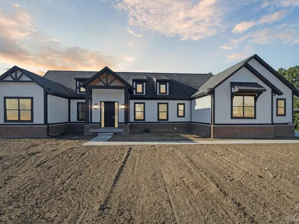 30030 Hickey Rd, Chesterfield, MI 48051