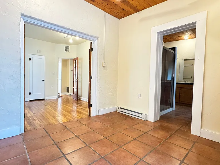 2816 E Hawthorne St — Photo 18