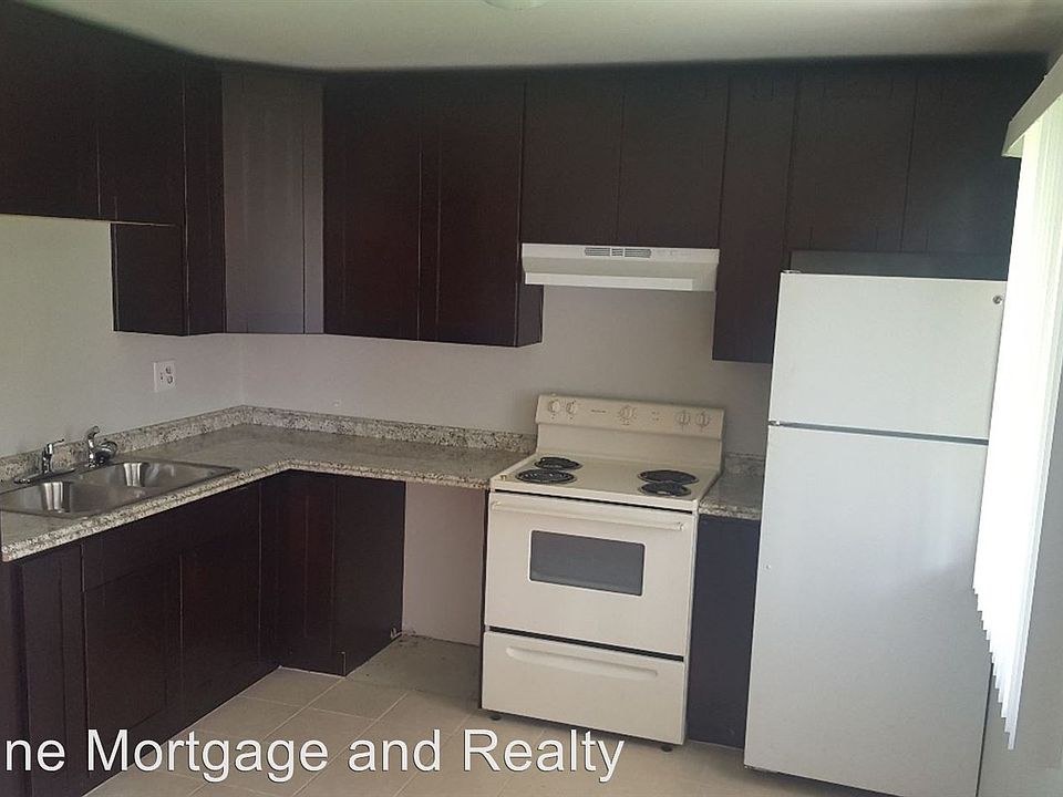 1st image of 925 Martin Dr #925