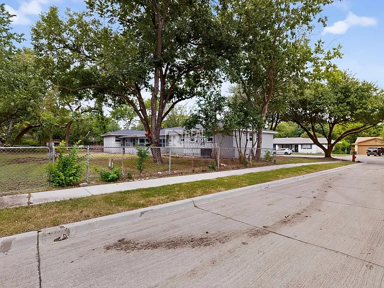 4401 Steven St — Photo 41