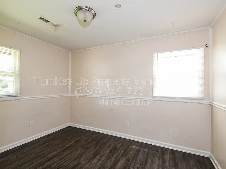 110 Paul Ave — Photo 11