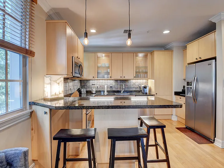 75 NE 5th Ave NE #U — Photo 3