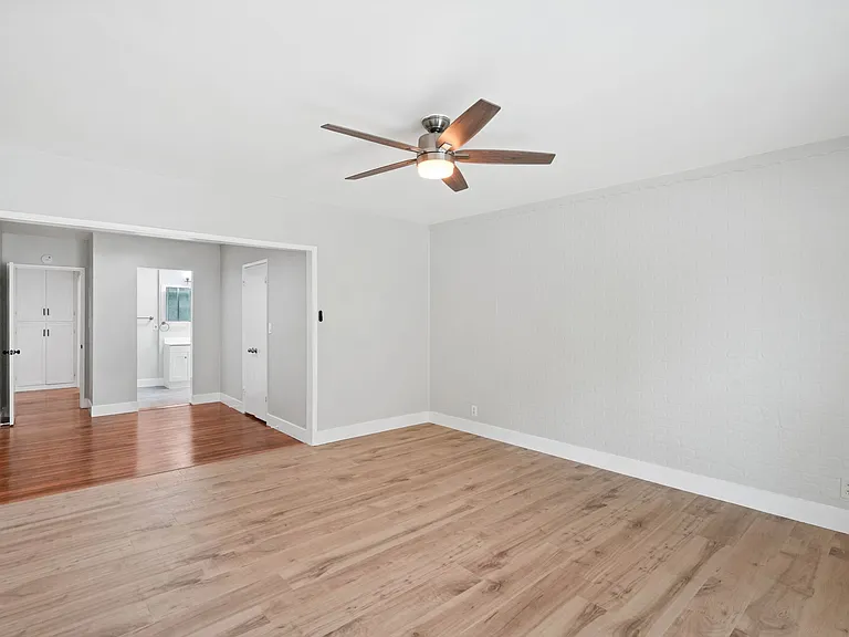 20450 Bassett St — Photo 16