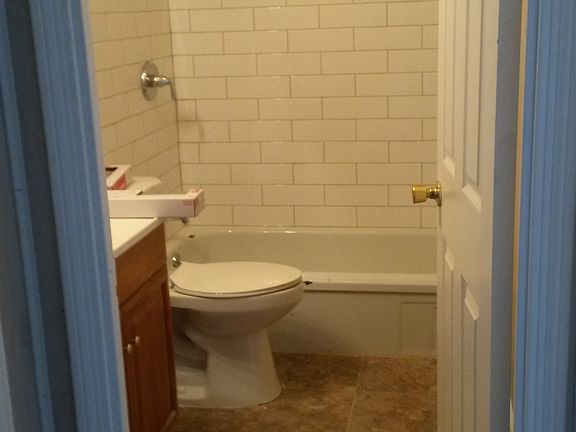 3rd image of 2364 Grasmere Ave