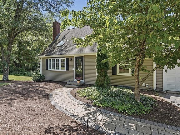 3rd image of 36 Mount Pleasant St