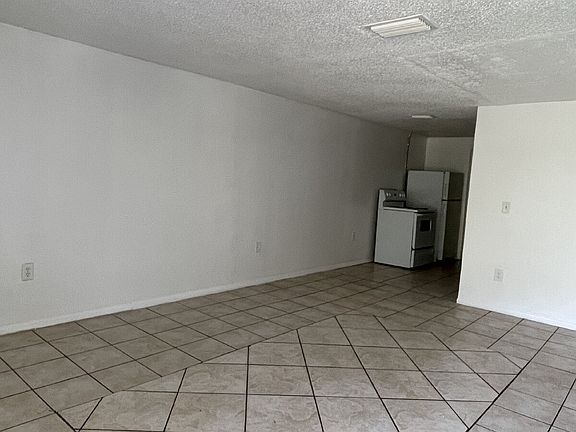 2nd image of 1003 Wildflower St APT A