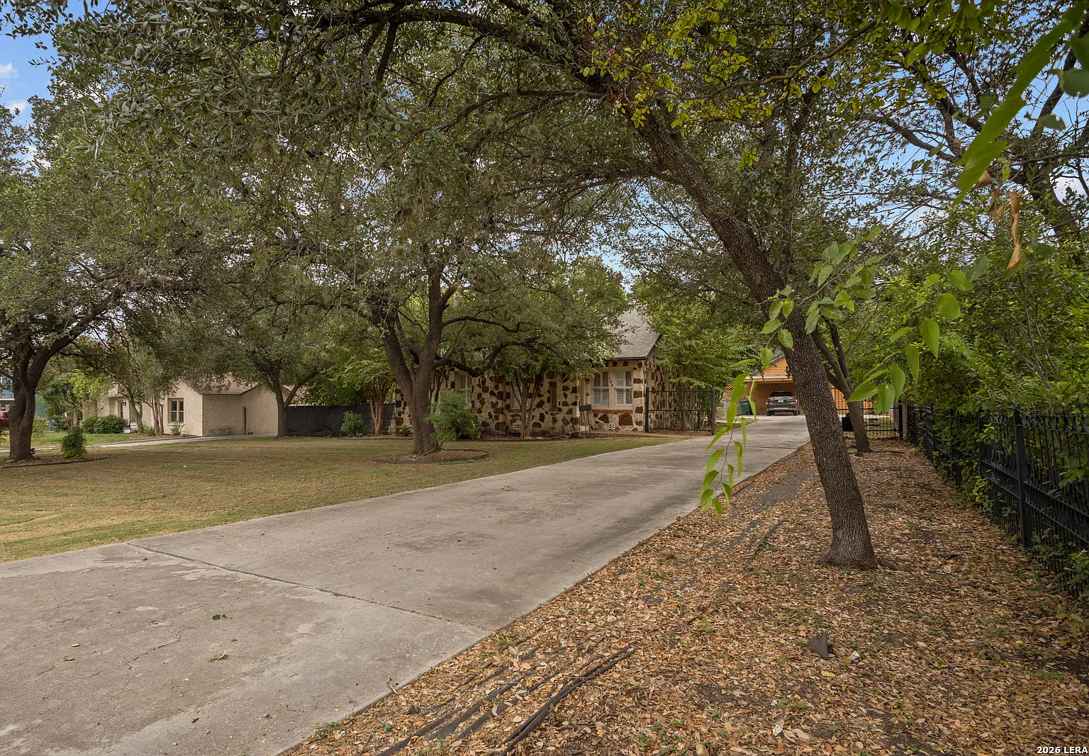 3 bed, 1.0 bath, 1656 sqft, $1,800 — Photo 3