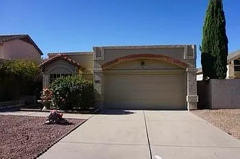 409 E Topeka Dr — Photo 2
